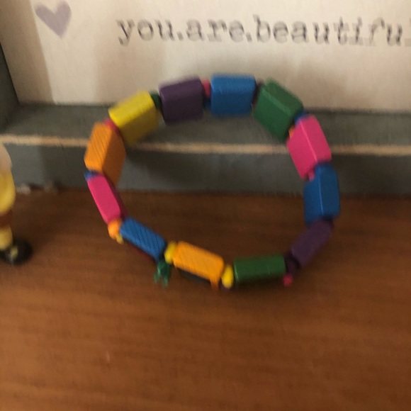 Fun Chunky Vibrant Wooden Bead Heart 90s Bracelet - Picture 4 of 6